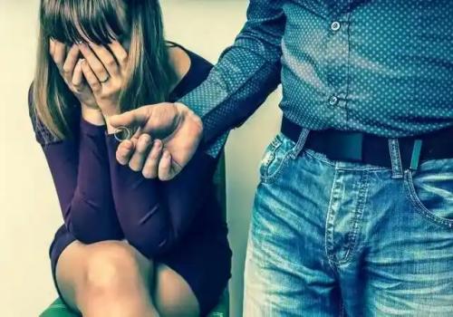 离婚女方给抚养费怎么算出来的